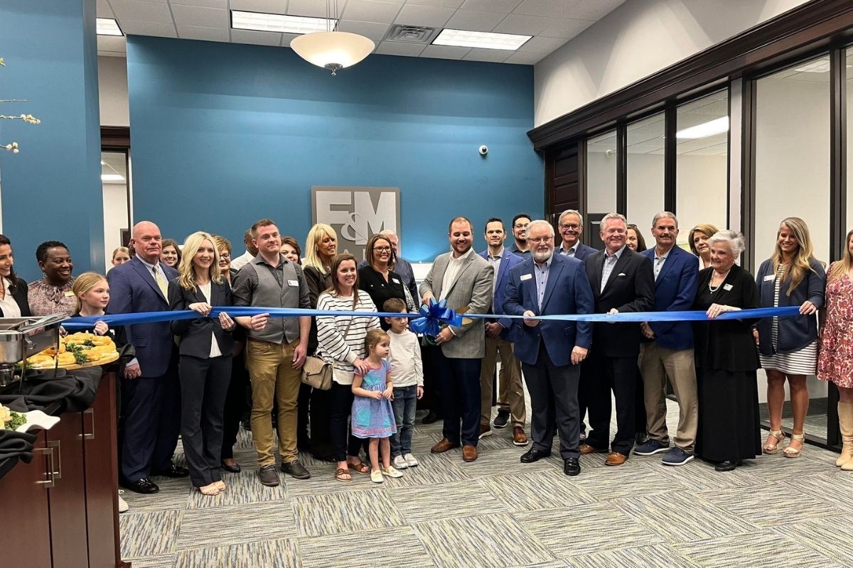 F&M bank employees celebrate launch of new location.