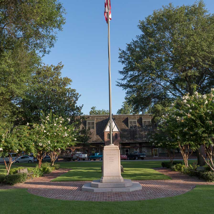 Photo of monument in Wilson town center.